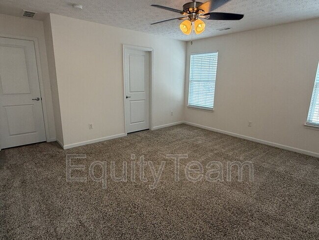 Building Photo - 5686 E Senour Dr