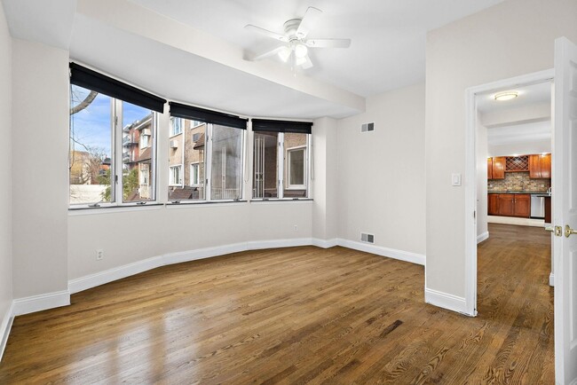 Building Photo - 556 1st St