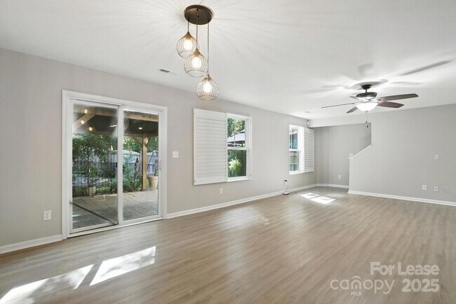 Building Photo - 1737 Hooper Court