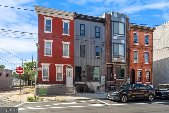 Building Photo - 810 Diamond St
