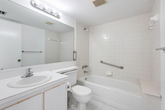 Building Photo - 3612 Alder Dr