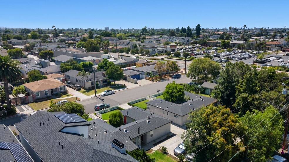 Building Photo - 1911 Church St