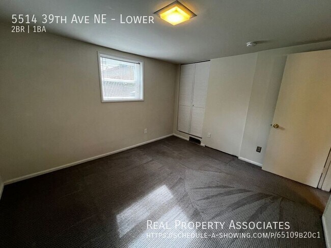 Building Photo - 5514 39th Ave NE