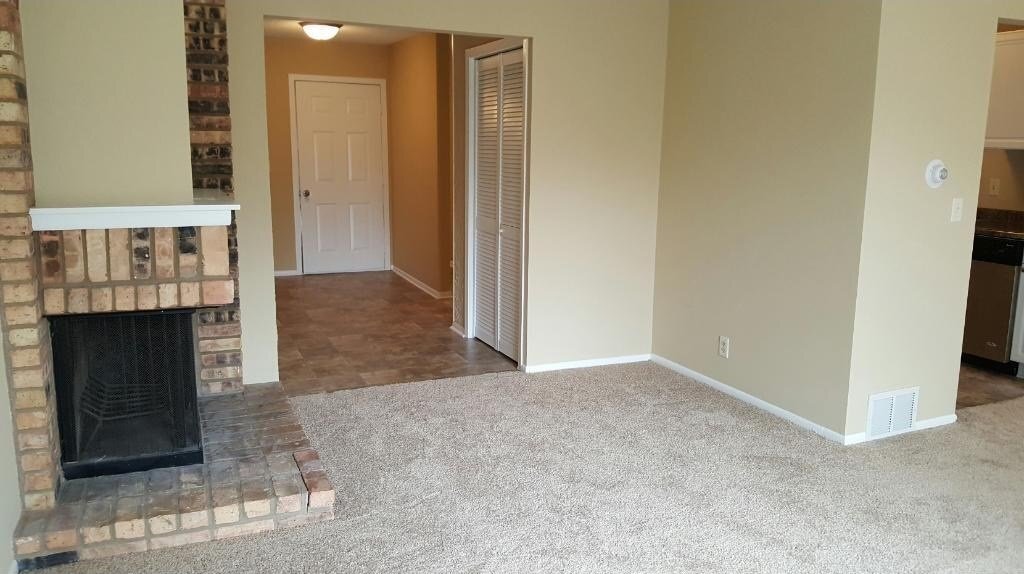 Building Photo - 247 W Eagle Lake Dr