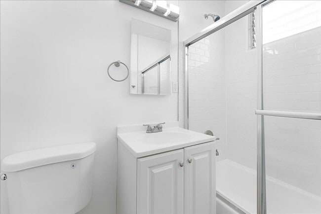 Building Photo - 6114 Cahuenga Blvd