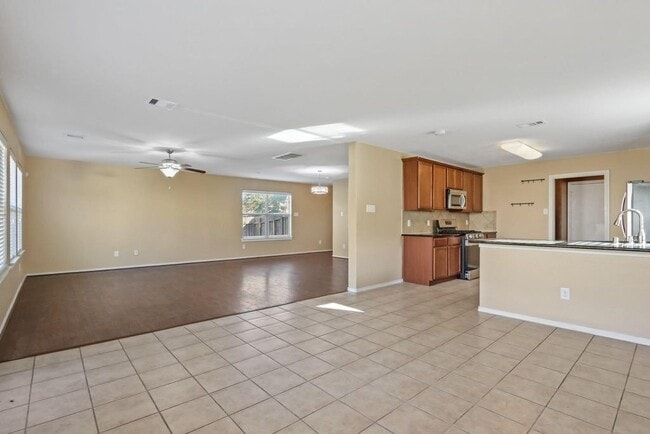 Building Photo - 2002 Collins Rose Ct