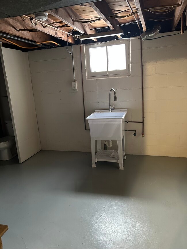 Building Photo - 1607 Howard St