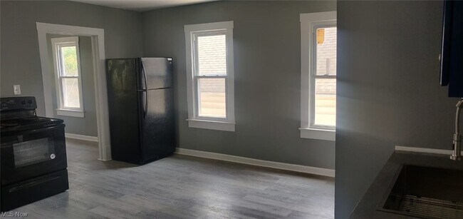 Building Photo - 3682 E 61st St