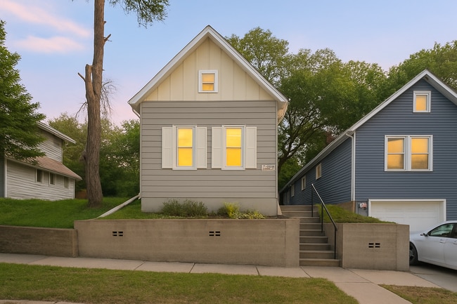 Building Photo - 916 Farrington St