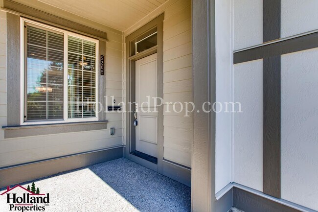Building Photo - Gorgeous 3-Bed Hillsboro Home with a Fence...