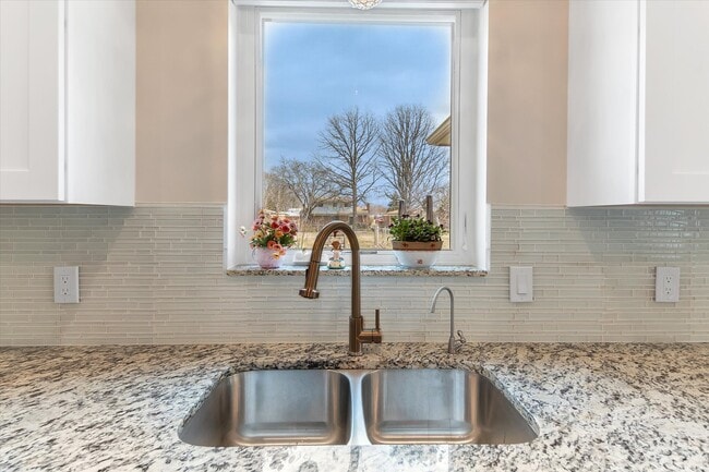 Building Photo - 37440 Curwood Dr