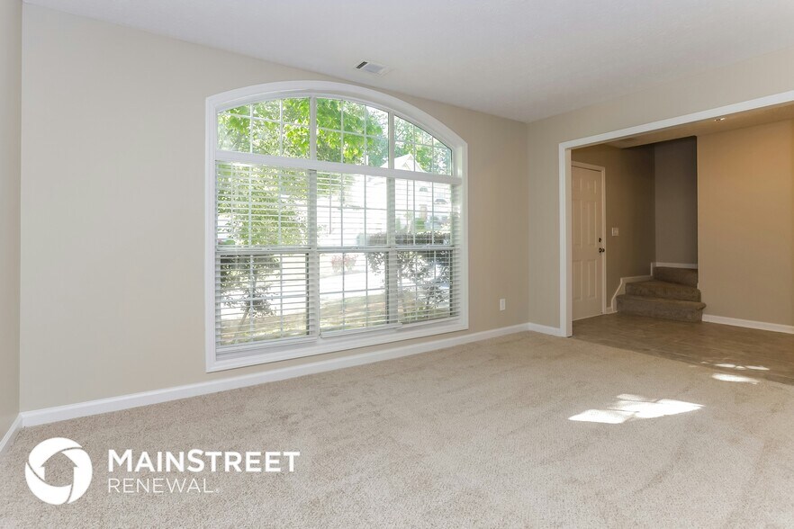 Building Photo - 546 Lone Oak Dr