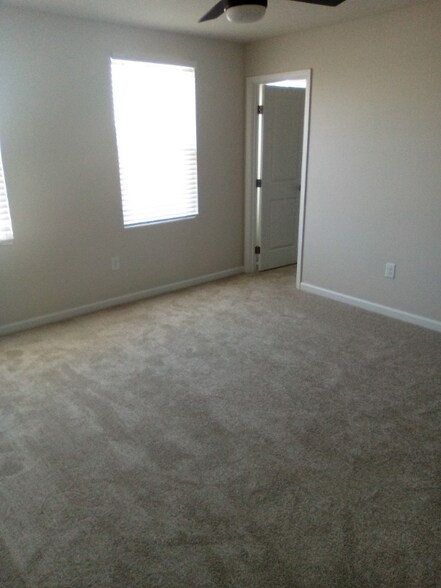 Building Photo - 3905 Clyde St