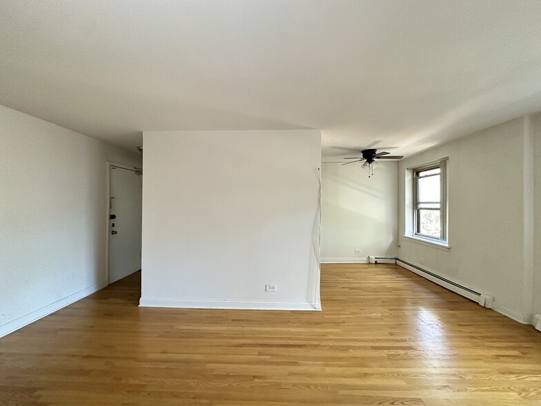 Building Photo - 3710 N Pine Grove Ave