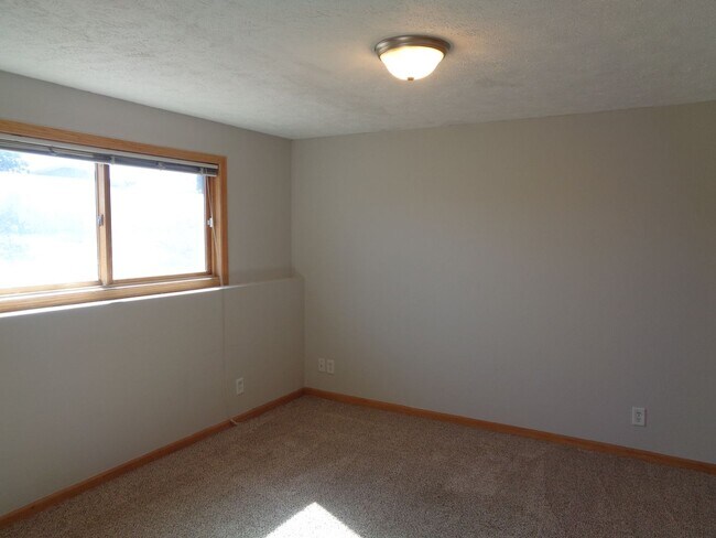 Building Photo - 5428 W Butler Ave
