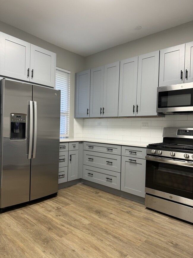 Building Photo - 620 S Oakley Blvd