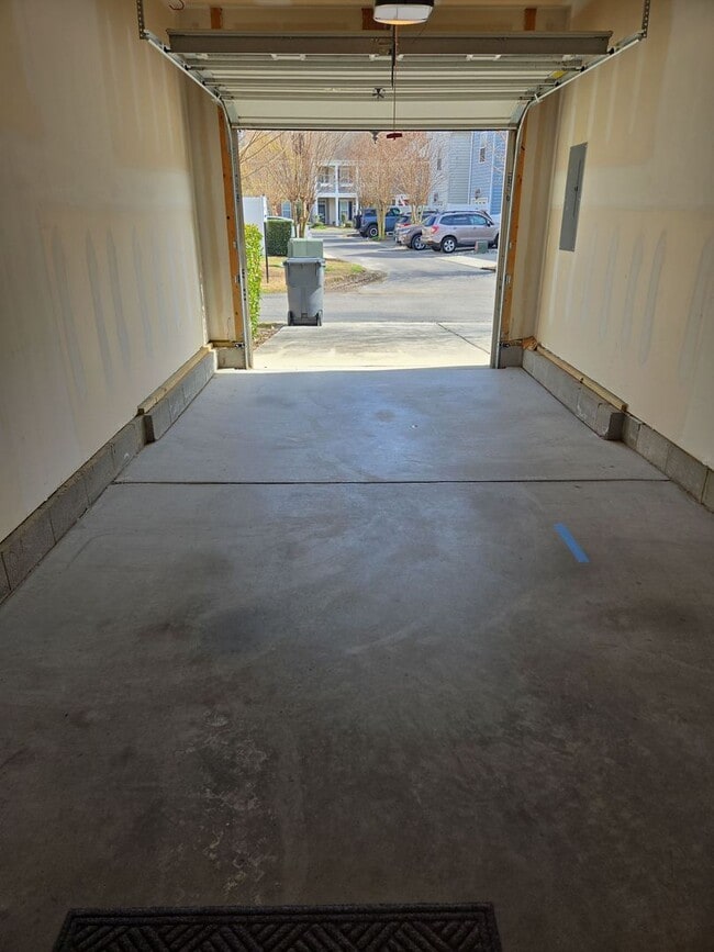 Building Photo - Virginia Beach living at its BEST!