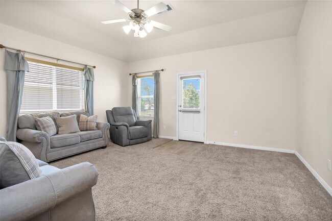 Building Photo - 223 Shoreview Dr