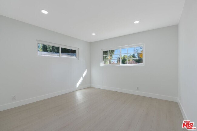 Building Photo - 22563 Tiara St