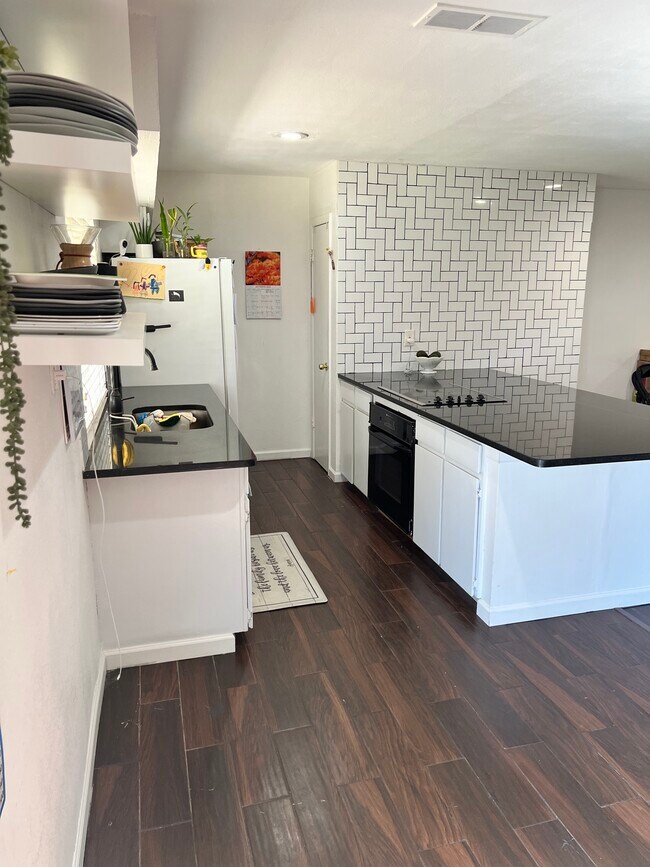 Building Photo - 110 Hastings Ct