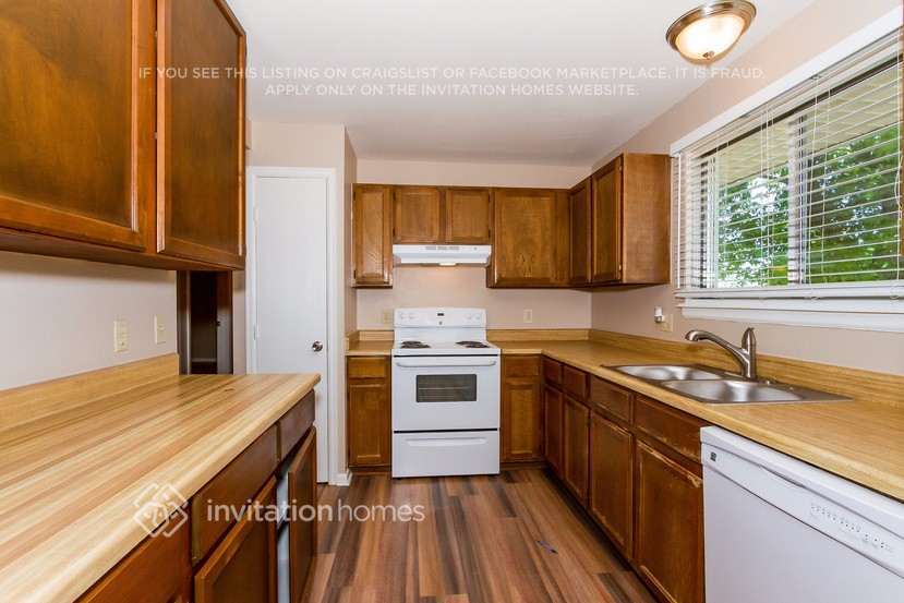 Building Photo - 9276 Clermont Dr