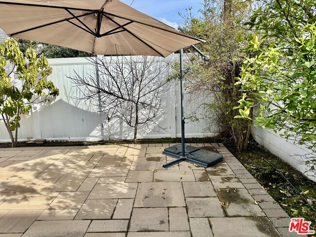 Building Photo - 128 S Swall Dr