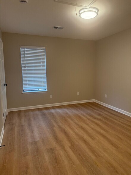 Building Photo - 8303 Mountain Pass