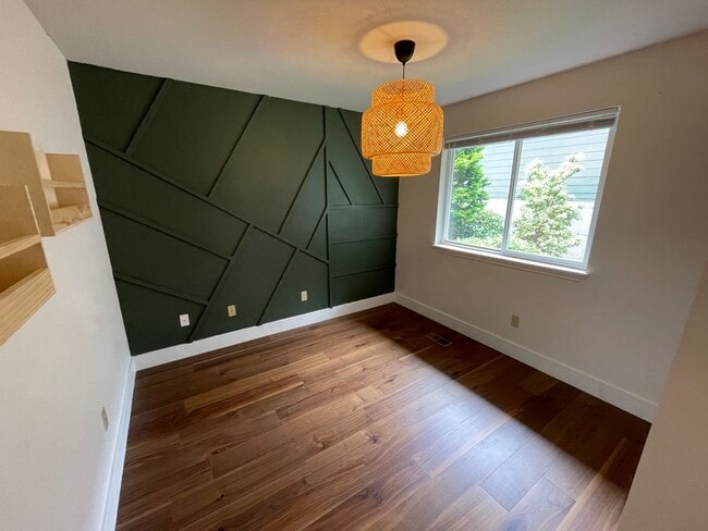 Building Photo - 4303 Kingsway