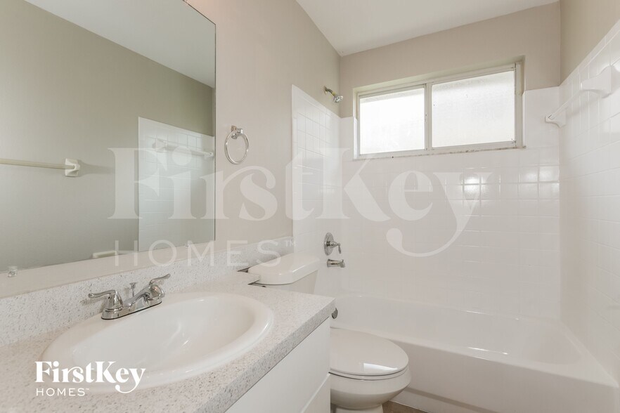 Building Photo - 1403 Scotch Pine Dr