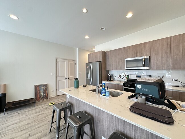 Building Photo - 4111 N Narragansett Ave