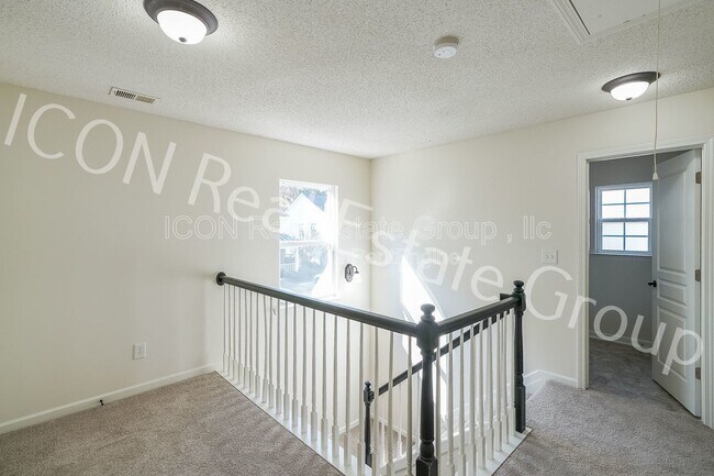 Building Photo - 467 Colonial Walk