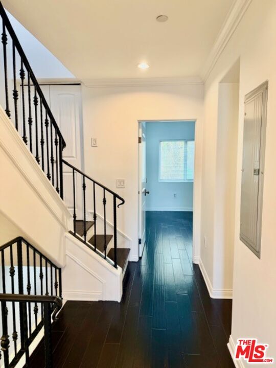 Building Photo - 917 N Sierra Bonita Ave