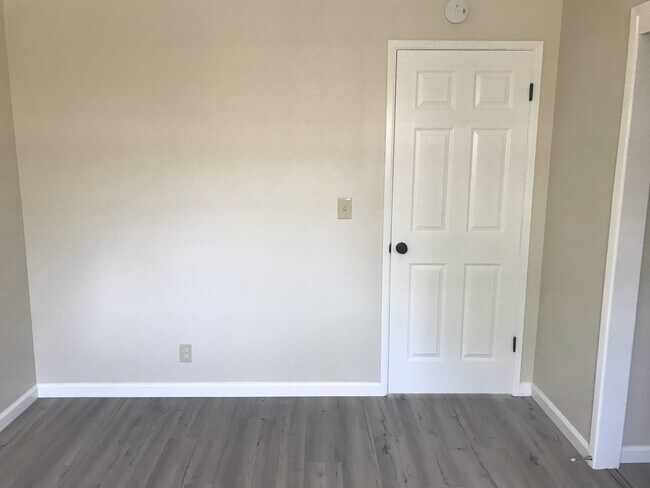 Building Photo - 145 El Toro Ct