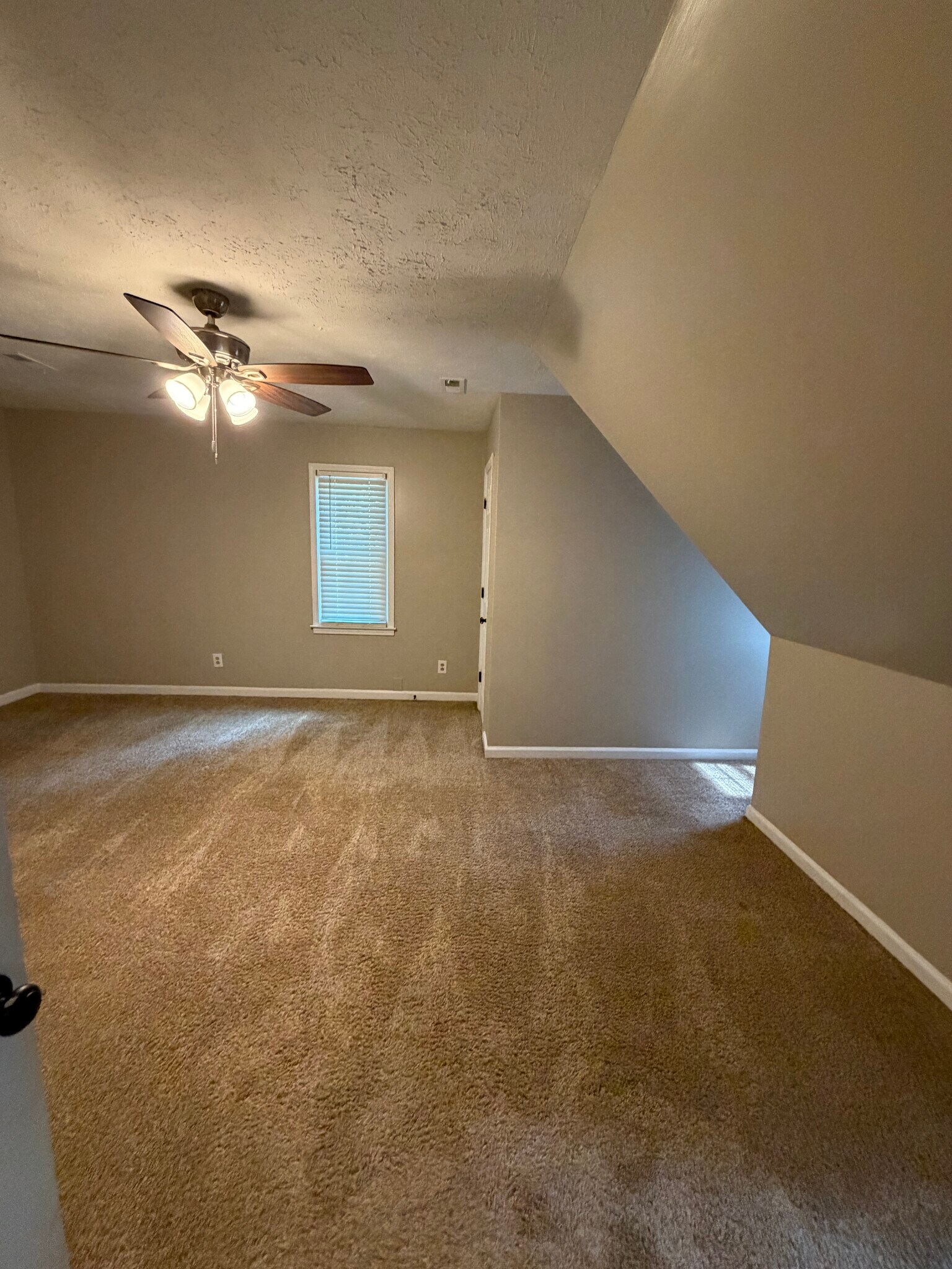 Building Photo - 265 Fairfield Cir