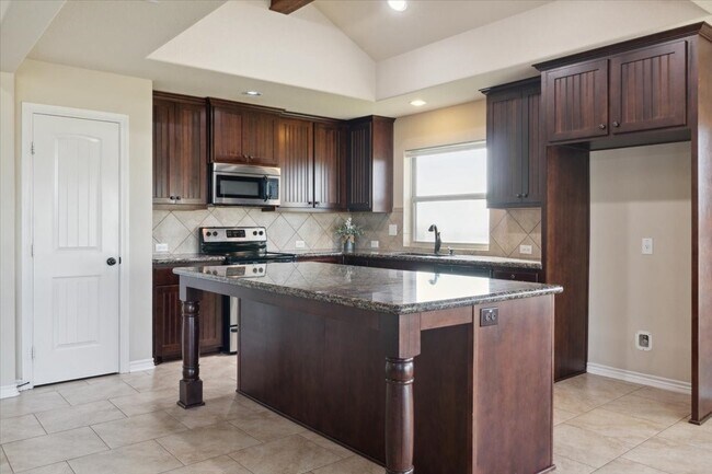 Building Photo - 2407 Thuesen Rd