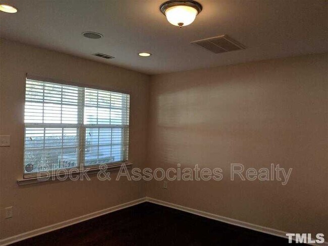 Building Photo - 8829 Thornton Town Pl