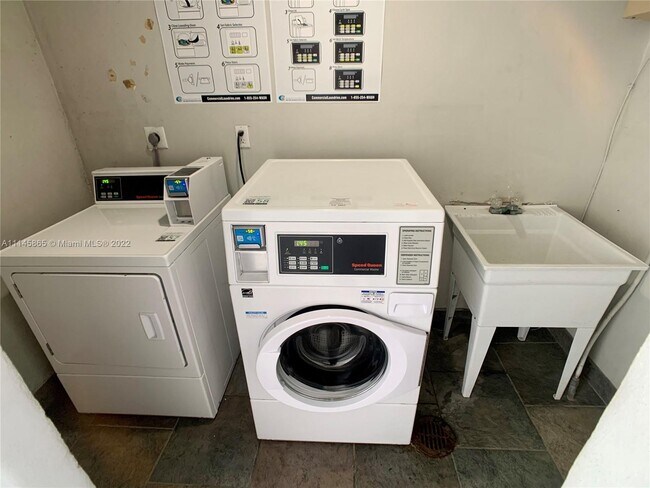 Building Photo - 1025 Alton Rd