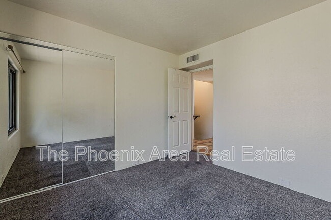 Building Photo - 8638 S 51st St