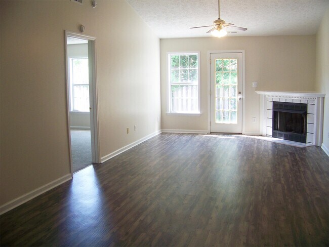 Building Photo - 108 Christopher Ct