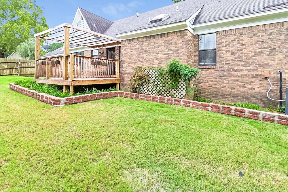 Building Photo - 6744 Blue Spruce Dr
