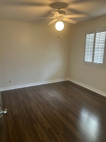 Building Photo - 112 Club Dr