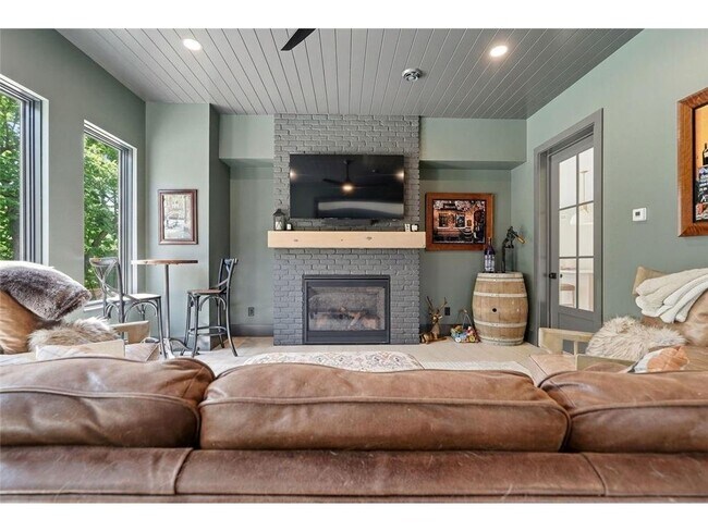 Building Photo - 6201 Gustavus Dr