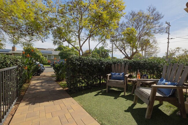 Building Photo - 1079 Sapphire St