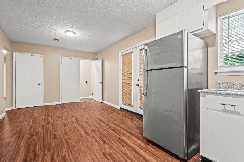 Building Photo - 124 Briarwood Dr