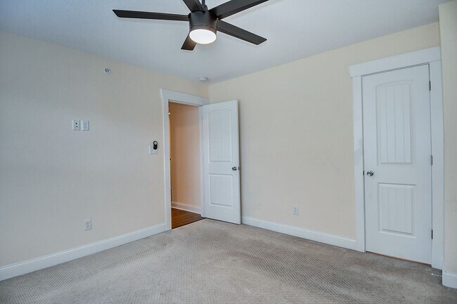 Building Photo - MOVE IN READY! GORGEOUS HOME IN CHESAPEAKE!
