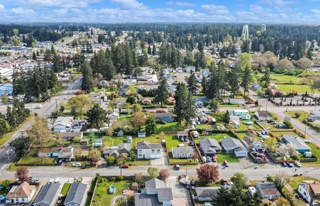 Building Photo - Remodeled 2BR w/ Garage, Fenced Yard & Stainless Steel Appliances