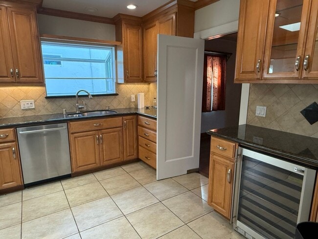 Building Photo - Charming 2 Bedroom 1 Bath Willow Glen home