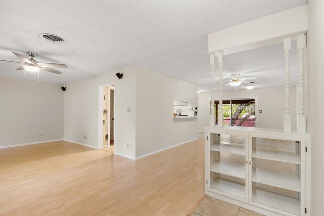 Building Photo - 6203 Greentree Ln