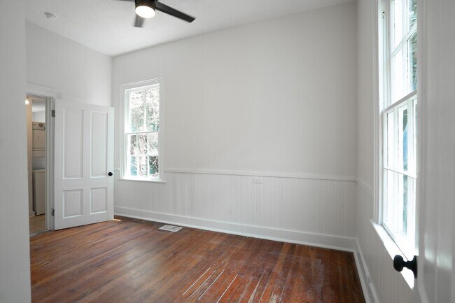 Building Photo - 410 3rd St