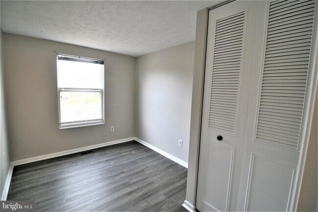 Building Photo - 507 Smoketree Ct